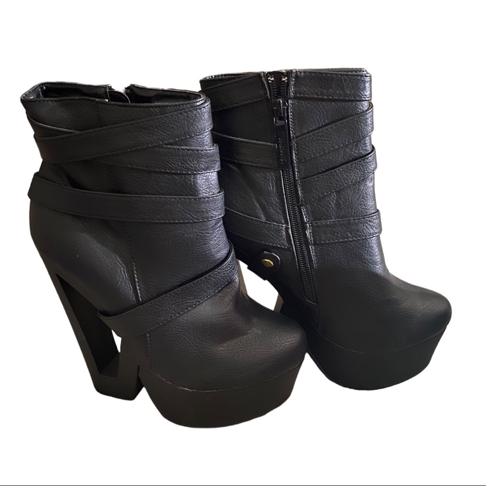Shiekh. Size 8. Color black.
